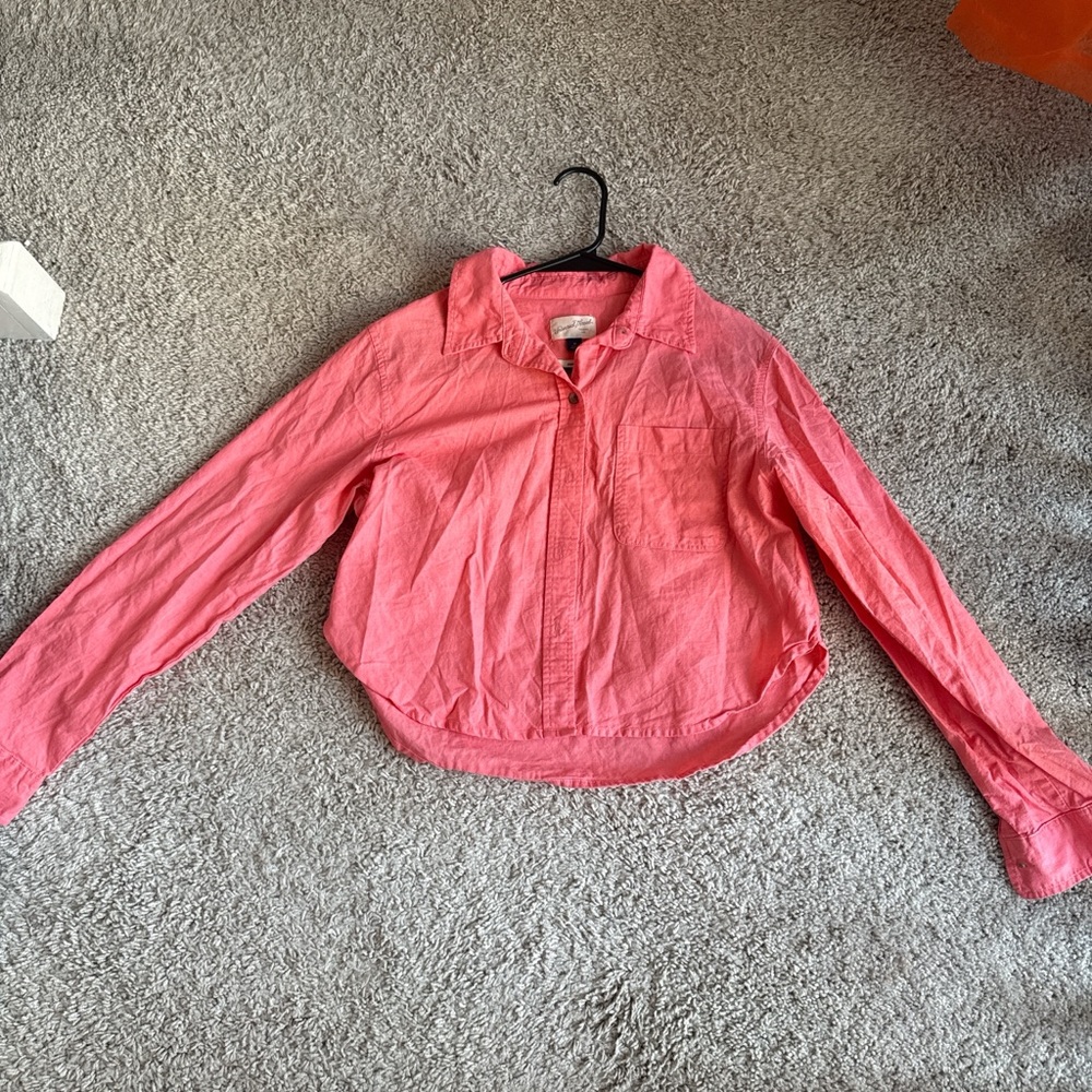 Universal Thread Coral Button-Front Cropped Top - Picture 2 of 4